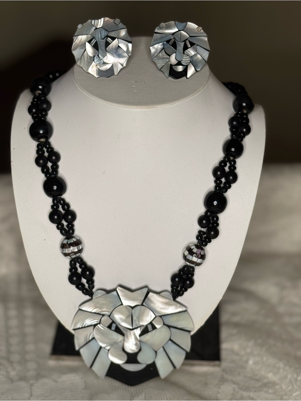 Lee Sands Vintage 22" Necklace & Earrings Set Lion Head MOP Inlay